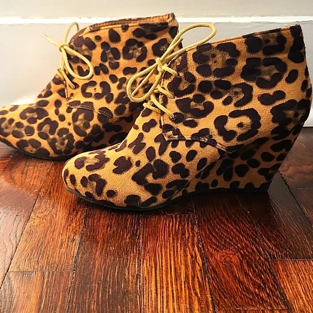 EUC Bella Marie Leopard Print Lace Up Booties